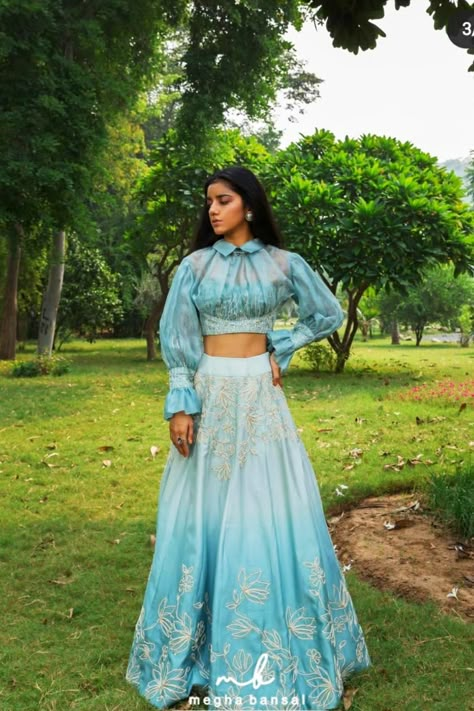 Saree Choli Design, Ladies Party Dresses, Long Blouse Designs, Lehenga Choli For Women, Choli For Women, Trendy Outfits Indian, Indian Lehenga Choli, Lehenga Designs Simple, Lehenga Choli Online