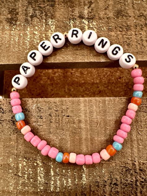 Paper Rings Taylor Swift Bracelet, Paper Rings Bracelet, Swifty Bracelets, Paper Rings Taylor Swift, Diy Friendship Bracelets Easy, Taylor Bracelets, Eras Bracelets, Friends Bracelet, Bracelet Stuff