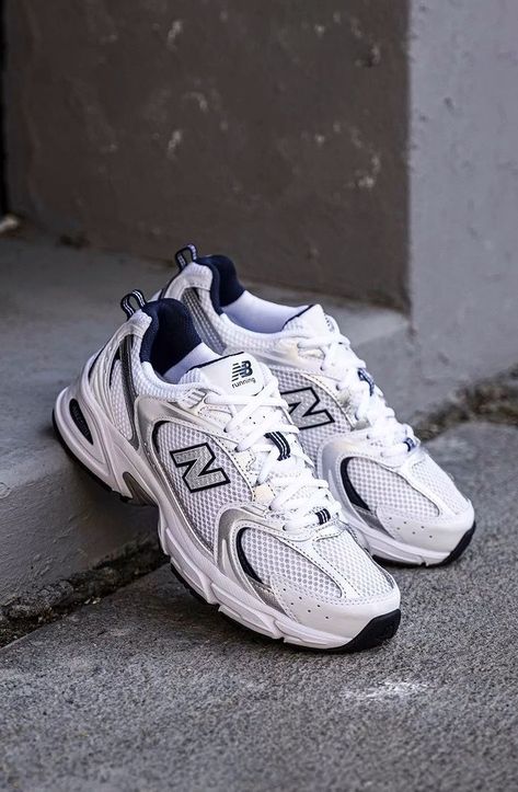 Old School New Balance Shoes, New Balance Old School, New Balance Shoes For Men, Old New Balance Shoes, 530 New Balance Outfit Men, Nee Balance 2002r, New Balance 530 Outfit Style Men, New Balance 530 Mens Outfit, Nb 530 Outfit Men