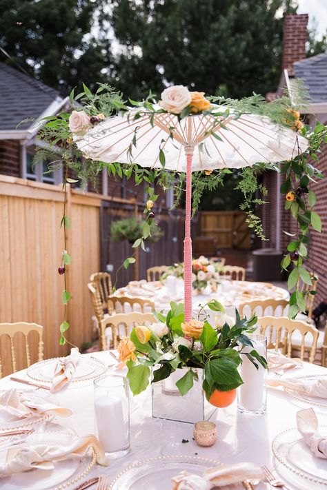 Bridal Shower Umbrella, Umbrella Centerpiece, Garden Party Cakes, Office Baby Showers, Umbrella Decorations, Garden Bridal Showers, Bridal Shower Tables, Bridal Shower Diy, Diy Bridal