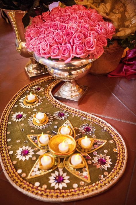 indian wedding decors Mehndi Ideas, Mehndi Party, Mehndi Night, Indian Theme, Mehndi Ceremony, Indian Wedding Ideas, Wedding Decorations Ideas, Candles Wedding, Mehndi Decor