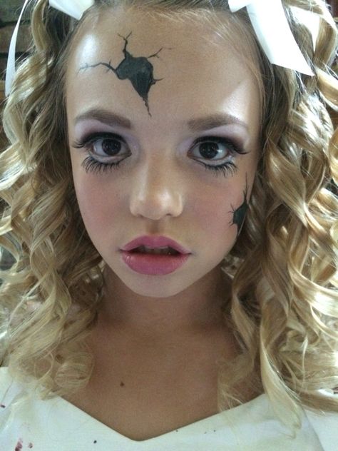 Broken China doll makeup China Doll Costume Halloween, Creepy Doll Hairstyles, Creepy Doll Makeup For Kids, Broken Doll Makeup Kids, Cute Doll Makeup Halloween, Doll Makeup Looks Halloween, Broken Doll Makeup Halloween, China Doll Makeup, Creepy Doll Makeup Halloween