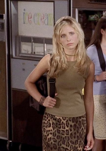 Iconic 80s Outfits, Finding My Aesthetic, Vampire Slayer Outfits, Fashion Tv Shows, Buffy The Vampire Slayer Outfits, Finding My Style, Sarah Michelle Gellar Buffy, 80s Outfits, Buffy Style