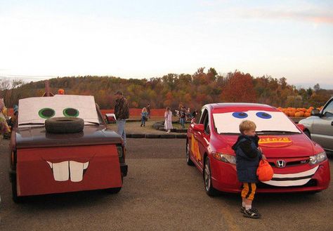 Parking Lot Party, Halloween Car Decorations, Trunker Treat Ideas, Treat Ideas, Trunk Or Treat, Cars Movie, Trick Or Treater, Dollar Store Crafts, Halloween Fashion