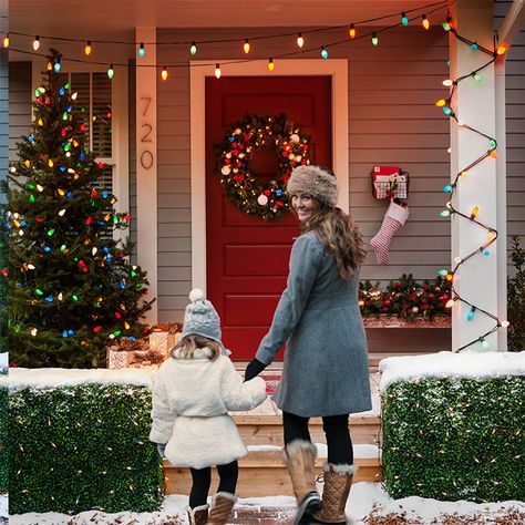 Front porch decorated for Christmas with string lights. Porch Christmas Lights, Christmas Lights Outdoor Trees, Multi Colored Christmas Lights, Exterior Christmas Lights, Green Christmas Lights, Colored Christmas Lights, Christmas Lights Outside, White Christmas Lights, Christmas House Lights