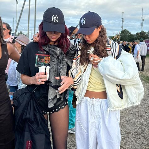 Sarah Lysander, Festival Aesthetic, Stone Circle, Glastonbury Festival, Black Graphic Tees, The Sunrise, Festival Vibes, Dua Lipa, Festival Outfit