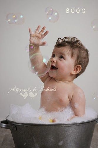 6 month baby pics Vom Avea Un Copil, Baby Fotografie, Baby Photoshoot Boy, Newborn Baby Photoshoot, Baby Boy Photography, Foto Baby, Foto Tips, Soap Bubbles, Boy Photography