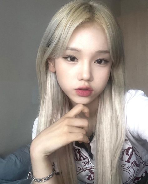 yrui.rm on Instagram Yrui.rm Icons, Face Claims Shifting, Makeup Looks Pretty, Dr Face, Rm Wallpaper, Korean Ulzzang, Female Hair, Cute Makeup Looks, Asian Eye Makeup