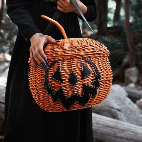 Gothic Picnic Basket, Gothic Basket, Gothic Picnic, Yard Picnic, Fall Wishlist, Grave Yard, Dark Decor, Pumpkin Queen, Halloween Facts