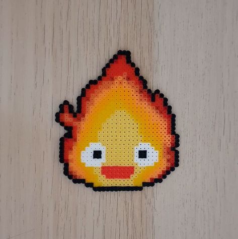 Ghibli Perler Bead Patterns, Anime Hama Beads Pattern, Perler Anime Pattern, Calcifer Perler Beads, Perler Beads Ghibli, Howls Moving Castle Perler, Fire Perler Beads, Perlerbeads Anime, Howls Moving Castle Perler Bead