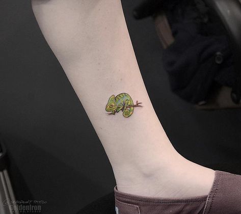 Chameleon Tattoos, Chameleon Tattoo, Lizard Tattoo, Bull Tattoos, Delicate Tattoo, Cute Small Tattoos, Large Tattoos, Peinados Fáciles Para Cabello Corto, Tattoo Designs And Meanings