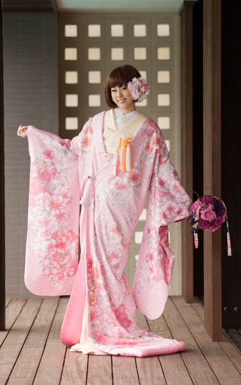 Lovely Pink Floral Uchikakae Japanese Pink Outfit, Pink Japanese Outfit, Cherry Blossom Aesthetic Outfit, Japanese Dresses Traditional, Japanese Outfits Traditional, Pink Kimono Outfit, Pink Yukata, Fancy Kimono, Cherry Blossom Outfit