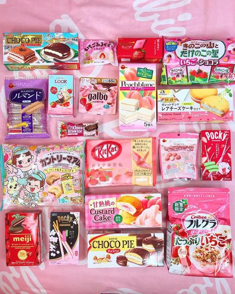 Japanese Snacks Aesthetic, Japanese Food Snacks, Japanese Candy Packaging, Japanese Snacks Packaging, Japanese Candies, Snacks Japanese, Snacks Japonais, Japan Sweets, Japan Snacks