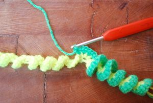 Spiral crochet - the easiest pattern in the crochet world! | EMMA LEITH Spiral Crochet Pattern Free, Spiral Crochet Pattern, Spiral Crochet, Crochet Hair Accessories, Crochet Stitches For Beginners, Crochet World, Crochet Instructions, Crochet Free, Crochet Stitch