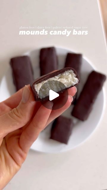 Homemade Mounds, Healthy Candy Recipes, Mounds Bars, Mounds Candy, Mounds Bar, Heathy Snack, Coconut Filling, Keto Fudge, Healthy Candy