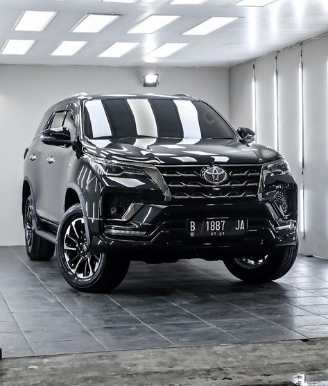 Toyota Fortuner 2016, New Car Photo, Dream Cars Mercedes, Toyota Fortuner, Pink Wallpaper Girly, Modern Mobile, Vision Board Goals, Deep Art, Car Mods