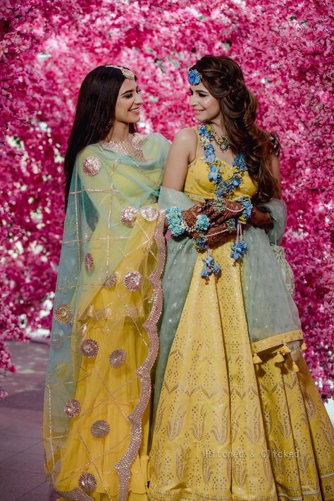 Function Photography, Mehndi Function, Bridesmaid Poses, Bridesmaid Photoshoot, Sisters Photoshoot Poses, Sister Photography, Sister Poses, Bridal Photography Poses, Indian Wedding Couple Photography