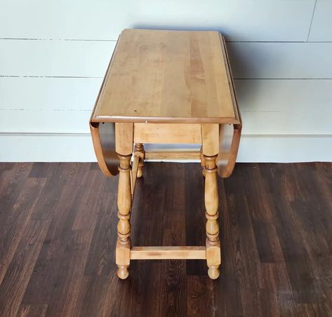 A free small drop leaf table gets a new, updated look using milk paint and a paint sprayer. Bonus: tips for prepping furniture, and four other projects because it's furniture fixer upper day. Drop Leaf Table Diy, Antique Drop Leaf Dining Table, Drop Leaf Table Makeover, Small Drop Leaf Table, Paint Sprayer Tips, Repurpose Dining Room, Vintage Drop Leaf Table, Dining Table Small Space, Antique Drop Leaf Table