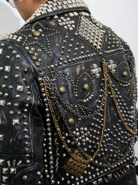 Custom Biker Jacket, Estilo Burning Man, Gucci Leather Jacket, Punk Leather Jacket, Painted Fashion, Biker Fashion, Painted Leather Jacket, Custom Leather Jackets, Studded Leather Jacket