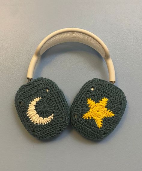 Airpod Max Cover, Headphone Decoration, Crochet Airpods, Airpods Max Case, Airpod Max, Design Crochet, Earrings Patterns, Mode Crochet, Crochet Earrings Pattern