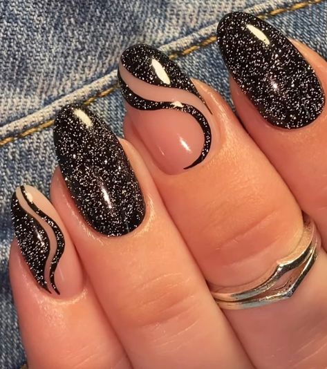 Black And White Nail, Unghie Sfumate, Black Nail Designs, Cute Gel Nails, White Nail, Short Acrylic Nails Designs, Silver Nails, Classy Nails, Funky Nails