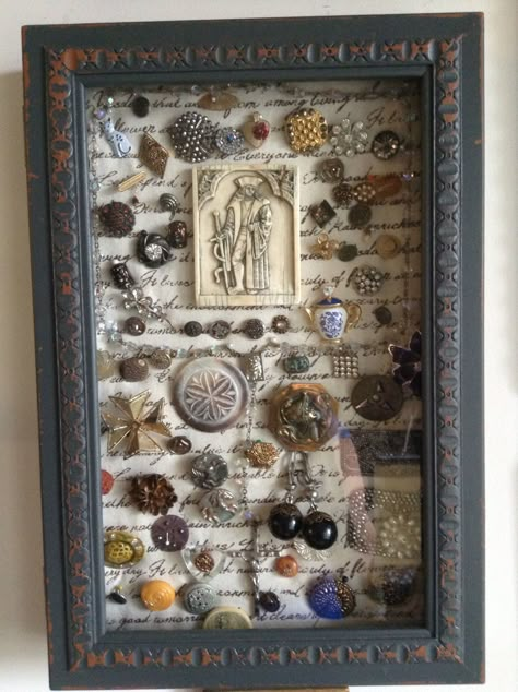 I collect antique buttons and pins, bought a shadow box and displayed all my collection. Button Display, Shadow Box Memory, Wallpaper Crafts, Mens Jewerly, Shadow Box Art, Vintage Jewelry Crafts, Collection Display, Vintage Jewelry Art, Family Keepsakes