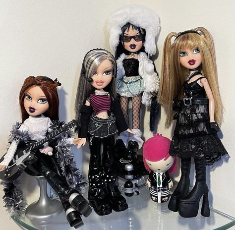 Bratz Aesthetic Outfit, Spice Girls Dolls, Bratz Outfits, Goth Barbie, Bratz Doll Outfits, Dolls Custom, Brat Doll, Custom Barbie, Bratz Girls