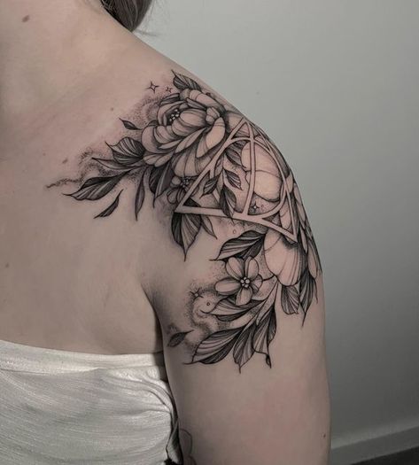 Harry Potter Shoulder Tattoos For Women, Climbing Roses Tattoo, Harry Potter Stag Tattoo, Harry Potter Shoulder Tattoo, Floral Deathly Hallows Tattoo, Harry Potter Arm Tattoo Ideas, Harry Potter Tattoo Unique, Stag Tattoo, Kitty Tattoo