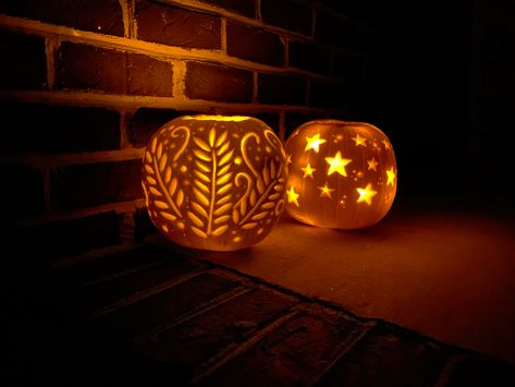 Fancy Pumpkin Carving Ideas, Pretty Carved Pumpkins, Halloween Pumpink Carving Ideas, Samhain Pumpkin Carving, Pumpkin Carving Aesthetic Ideas, Pumpkin Carving Ideas Pretty, Cottagecore Pumpkin Carving, Simple Carved Pumpkins, Boho Pumpkin Carving