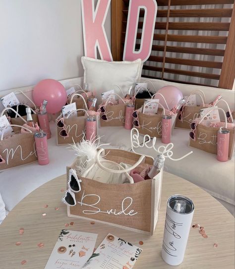 Batchloret Party Bags, Bachelorette Party Basket, Bachelorette Party Ideas Gift Bags, Bridal Party Gifts Bachelorette Party, Bride Goodie Bag, Bride Gift Bag Ideas, Bachelorette Goody Bag Ideas Diy, Bag For Wedding Outfit, Bride Goodie Bag Ideas