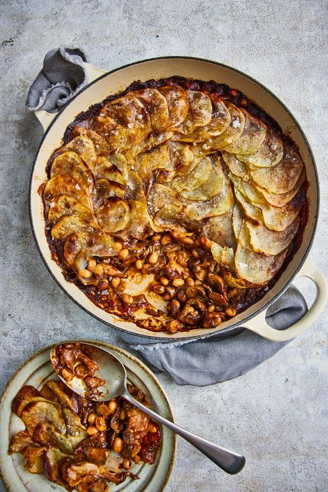 Dr Rupy Aujla Healthy Vegan Lancashire Hotpot Recipe Lancashire Hotpot, Hotpot Recipe, Irish Stew Recipe, Healthy Casserole, Healthy Casserole Recipes, Tray Bake Recipes, Irish Stew, Potato Toppings, Pepper Pasta