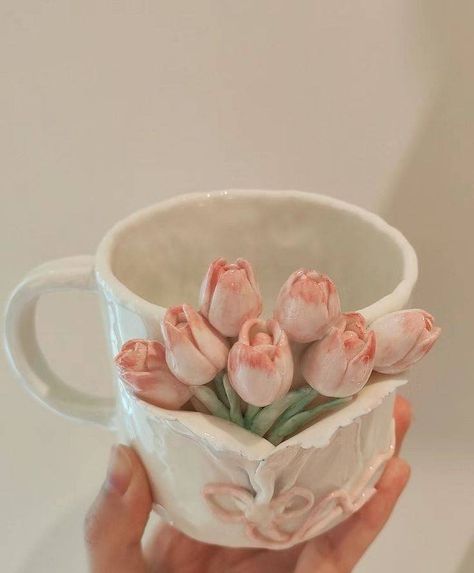 𝑐. on X: "tulip mug <3 https://t.co/24YmCrHhl7" / X Diy Pottery Painting, Clay Diy Projects, Pretty Mugs, Tanah Liat, Kawaii Stuff, Pottery Crafts, Ceramics Pottery Art, Diy Pottery, Cute Kitchen