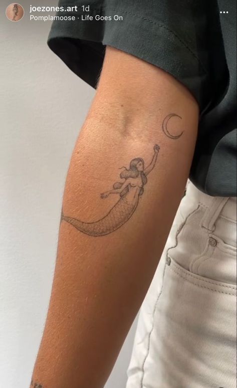 Moon Snail Tattoo, Noir Tattoo, Tattoo Designs Drawings, Dainty Tattoo, Illusion Tattoos, Optical Illusion Tattoos, Tattoos With Kids Names, Handpoke Tattoo, Mermaid Tattoo