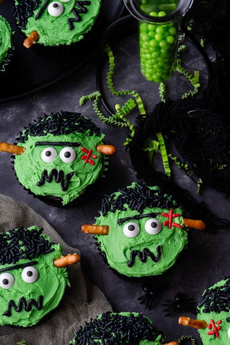 Ready to wow at the next Halloween party? These Frankenstein cupcakes are not only easy to make when you follow my step-by-step guide below, but these rich, moist chocolate cupcakes with homemade frosting taste just as good as they look! Frankenstein Cupcakes, Moist Chocolate Cupcakes, Chocolate Cupcakes Moist, Homemade Frosting, Chocolate Cupcakes, Halloween Treats, Frankenstein, Step Guide, Frosting