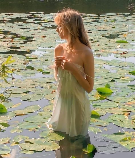 Tinkerbell Aesthetic, Woman In Water, Wet Dress, Ethereal Aesthetic, Shotting Photo, Body Reference Poses, Fairy Girl, Aesthetic Women, Photo Reference