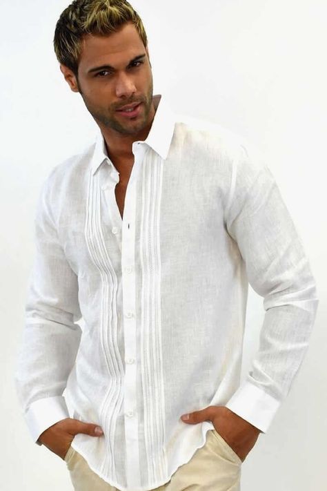 Tips para lucir correctamente una guayabera en el día de la boda : Fiancee Bodas Men Outfit Linen, Beach Men Outfit, Yellow Shirt Men, Casual Bridesmaid, Mens Linen Shorts, Mens Casual Suits, Mens Linen Pants, Linen Drawstring Pants, Guayabera Shirt