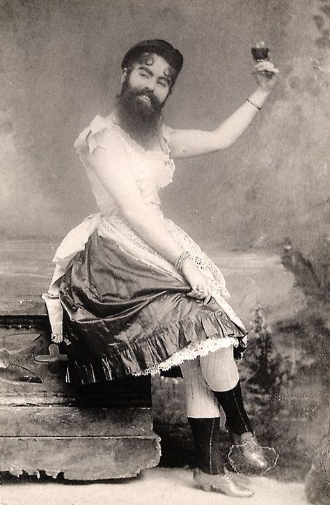 Annie Jones raising a glass. Annie Jones (1860 – 1902) was an American bearded woman, born in Virginia. She toured with showman P.T. Barnum as a circus attraction. Photo c.1888. It is unconfirmed if this was a case of hirsutism or a genetic condition. In 1902, Jones herself died of tuberculosis. Cirque Vintage, Vintage Bizarre, Circus Freaks, Human Oddities, Circus Sideshow, Creepy Vintage, Side Show, Circus Performers, Bearded Lady