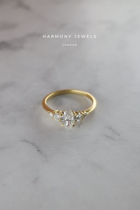 Scalloped Wedding Ring, Strong Engagement Rings, Five Diamond Engagement Ring, Subtle Wedding Rings, Non Basic Wedding Rings, Small Stone Wedding Ring, Gold Wedding Rings Dainty, Gold Diamond Rings For Women Engagement, Simple Elegant Wedding Rings Gold