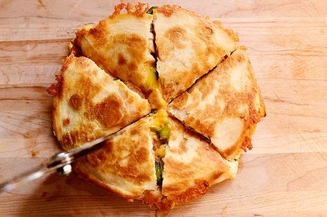 Good ol' basic Chicken Quesadillas. You can't beat 'em! Quesadilla Maker, The Pioneer Woman Cooks, Ree Drummond Recipes, Chile Sauce, Favorite Recipes Chicken, Red Chile, Pioneer Woman Recipes, Quesadilla Recipes, Chicken Quesadillas