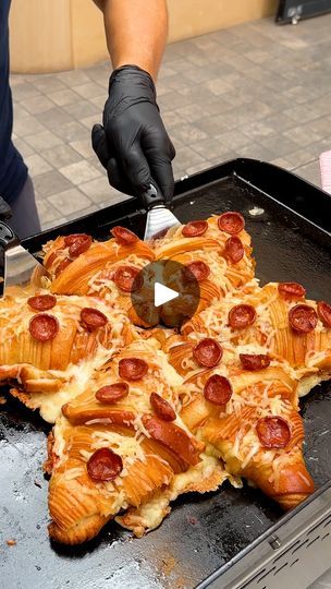 946K views · 5.8K reactions | Croissant Pizza au Pepperoni ! Une fusion parfaite entre pizza et viennoiserie 🍕🥐 | Chefclub Croissant Pizza, Pizza Croissant, Pizza Cones, Pizza Pepperoni, Flatbread, Pepperoni Pizza, Backyard Landscaping, Diner, Landscaping