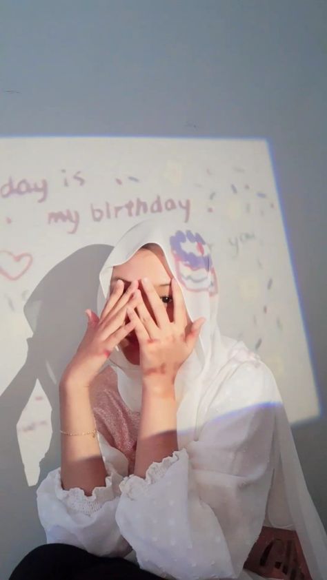 Birthday party, birthday idea, birthday girl, birthday queen, indonesian, hijabi, pink party, birthday proyektor, fashion Birthday Girl Hijab, Ide Foto Birthday, Hijabi Birthday Photoshoot, Hijabi Birthday, Modest Lifestyle, Amusement Park Outfit, Photoshoot Birthday, Happy Birthday 18th, Happy 17th Birthday