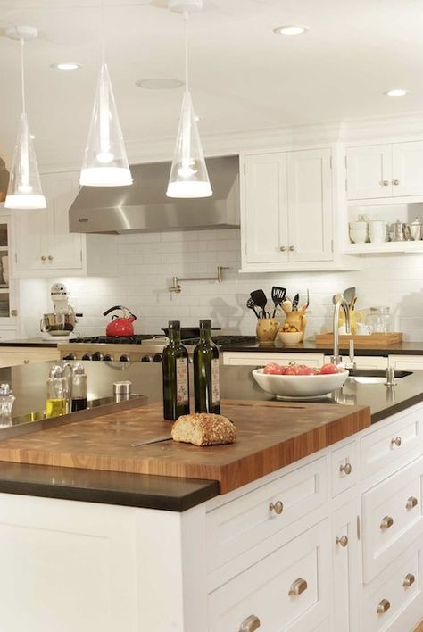 Ugly Kitchen, Stylish Kitchen Design, Kitchen Island Tops, Butcher Block Island Kitchen, Kitchen Island With Sink, Kitchen New York, Butcher Blocks, White Kitchen Island, Farmhouse Kitchen Design