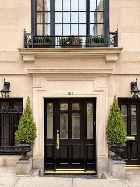 Celebrating 12 New York Townhouses - The perfect pairing…the wide door and frame scaled handsomely to the elegantly simple window with grill detail. Townhouse Front Door, New York Townhouse, Townhouse Exterior, Classic House Exterior, Front Entrance, House Entrance, Facade House, Classic House, House Designs Exterior