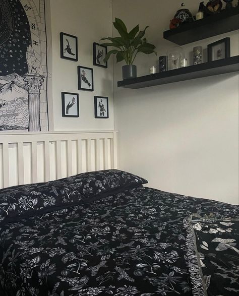 Minimal Goth Bedroom, Minimalist Goth Bedroom, Edgy Bedroom Aesthetic, Goth Bedroom Aesthetic, Maximalist Bedroom Ideas, Edgy Bedroom, Home Decor With Plants, Room Aesthetic Decor, Plants Living Room