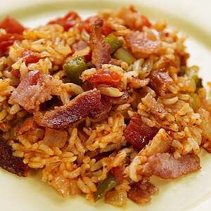 Savannah Red Rice Recipe, Red Rice Recipe Southern, Charleston Red Rice Recipe, Savannah Red Rice, Dressing Casserole, Red Rice Recipe, Rice Side Dish Recipes, Berry Cobbler, Rice Side Dishes