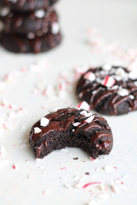 Dark Chocolate Peppermint Coconut Oil Cookies Chocolate Candy Cane Cookies, Peppermint Mocha Cookies, Coconut Oil Cookies, Cookies With Icing, Peppermint Bark Cookie, Cookie Board, Chocolate Peppermint Bark, Mocha Cookies, Lemon Crinkle Cookies