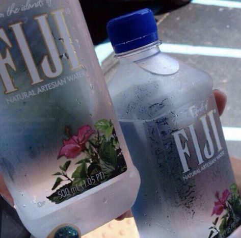 Water Aesthetic, Pretty Drinks, Fiji Water Bottle, New Energy, Soft Grunge, Grunge Aesthetic, Non Alcoholic, Yummy Drinks, Drinking Water