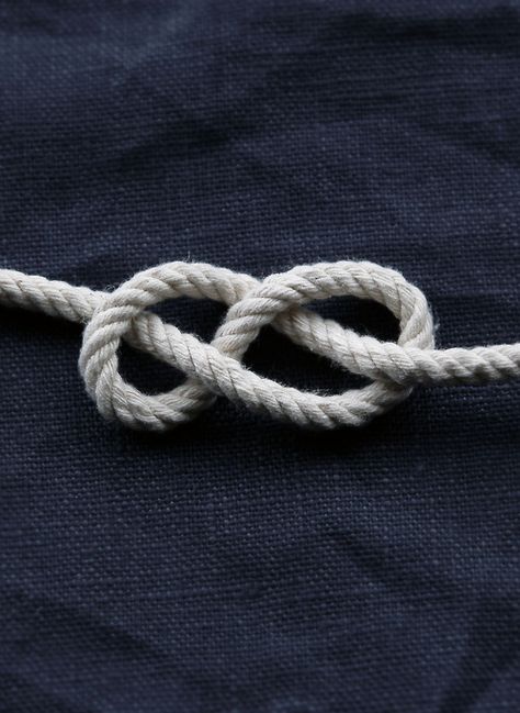 Knot & Canvas Nautical Diy, Nautical Knots, Sailor Knots, Nautical Wedding, Nautical Fashion, Tie Knots, 로고 디자인, Tie The Knots, Nautical Decor