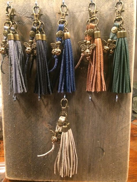 Tassen Hanger, Beads And Wire, Arm Band, Hangers, Tassel Necklace, Keychains, Macrame, Tassels, Purse