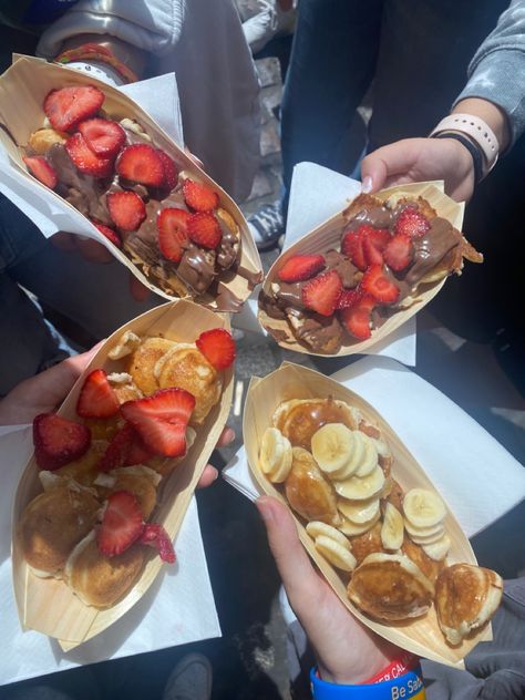 Hot Cakes Minis, Mini Negocios Ideas, Mini Pancakes Business, Pancake Shop, Smoothie Shop, Pancake Toppings, Waffle Ice Cream, Hot Cakes, Mini Pancakes